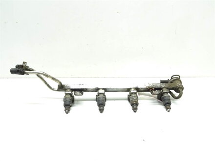 Vstřikovací rampa vstřikovače Audi A3 (8L1) 1996 - 2006 06A906031A