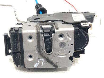 Zámek dveří levý přední Mercedes-benz Class A (W176) 2012 - 2018 A1667200135