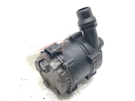 Přídavná vodní pumpa BMW 5 (G30, F90) 2016 - 2022 8482744