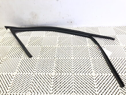 Těsnění rámeček dveří přední pravá Skoda Superb III Kombi (3V5) 2015 - 2022 TAB019410A