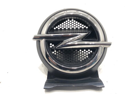 Znak / emblém přední masky chladiče Opel Grandland / Grandland X (A18, P1UO) 2017 - 2022 Y00083277