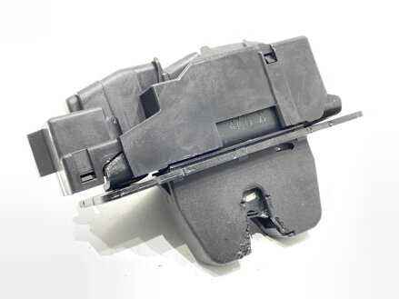 Zámek víka kufru zadní Peugeot 3008 SUV (MC_, MR_, MJ_, M4_) 2016 - 2022 9816195380