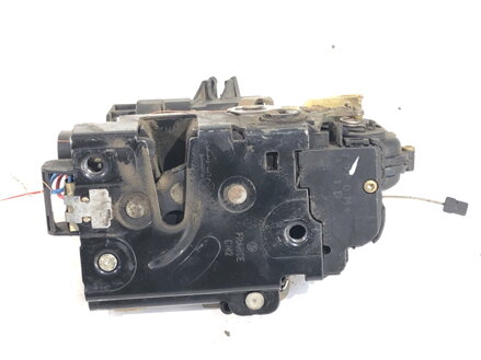 Zámek dveří pravý zadní VW Passat B5 . 5 (3B3) 2000 - 2005