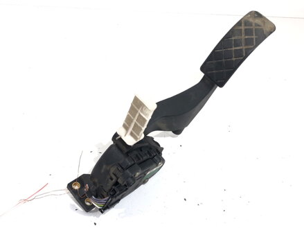 Plynový pedál Audi A3 (8L1) 1996 - 2006 PÓŁOŚ LEWA A3 8L 1.6