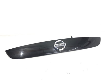Lišta víka kufru zadní klika Nissan Juke (F15) 2010 - 2022 908681KA6A