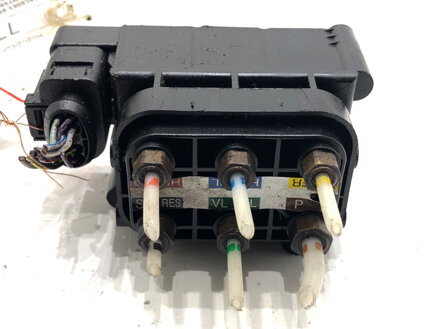 Rozdělovač zavěšení Mercedes-benz Class S (W221) 2005 - 2013 A2513200058