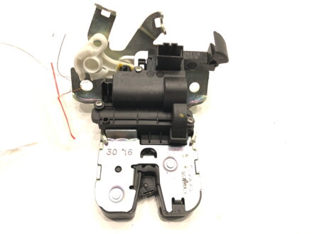 Zámek víka kufru zadní Audi A5 (F53, F5P) 2016 - 2022 8W0827503