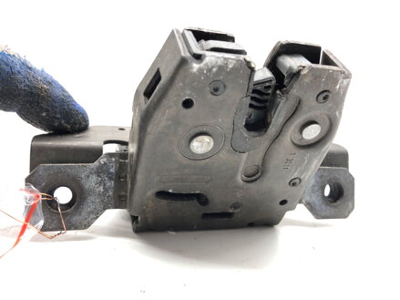 Zámek víka kufru zadní Opel Astra J (P10) 2009 - 2015 13581023