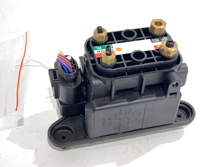 Rozdělovač zavěšení Jaguar XF II (X260) 2015 - 2022 JX633B486BB