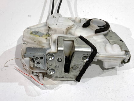 Zámek dveří pravý přední Fiat Sedici (189_) 2006 - 2014 82201-79J21