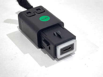 Zásuvka / uložení USB Peugeot 308 SW III (FC_, FJ_, FR_, F4_) 2021 - 2022 98313506VV