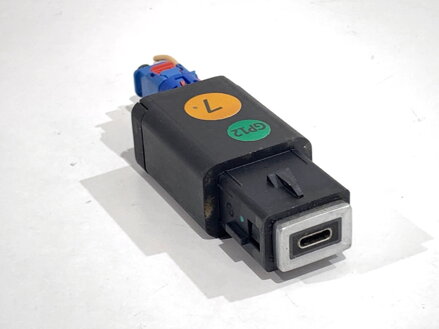 Zásuvka / uložení USB Peugeot 308 SW III (FC_, FJ_, FR_, F4_) 2021 - 2022 98483947VV