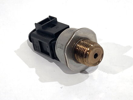 Čidlo tlaku paliva Audi A4 B9 Avant (8W5, 8WD) 2015 - 2025 04L906054