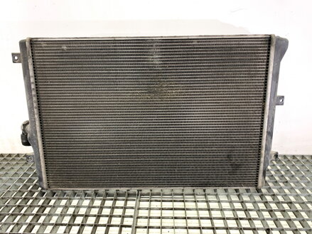 Chladič vody VW Passat B6 Variant (3C5) 2005 - 2011