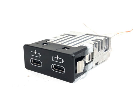 Zásuvka / uložení USB BMW 5 (G30, F90) 2016 - 2022 8711938