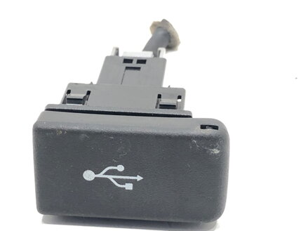 Zásuvka / uložení USB Honda Hr-v (RU) 2014 - 2022