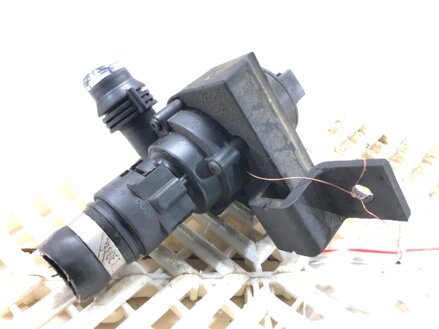 Přídavná vodní pumpa BMW 5 Touring (E61) 2004 - 2010 6922647