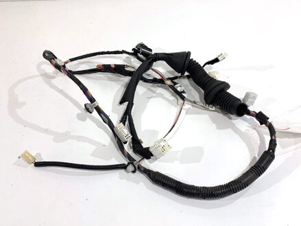 Kabeláž dveře přední levá Toyota Avensis Sedan (_T27_) 2008 - 2018 8215205710G