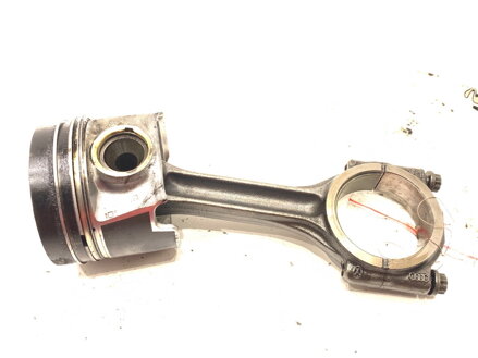 Píst S ojnicí VW Passat B8 Variant (3G5, CB5) 2014 - 2022 81L155