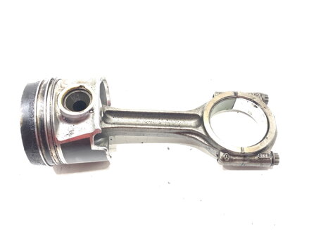 Píst S ojnicí VW Passat B8 Variant (3G5, CB5) 2014 - 2022 81L155