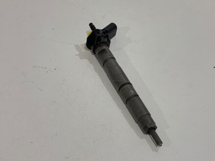 Vstřikovač Audi A5 (8T3) 2007 - 2017 057130277AG