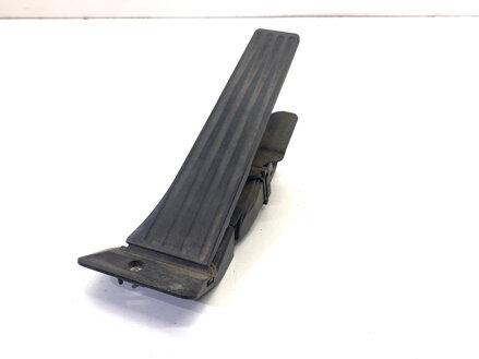 Plynový pedál BMW X6 (F16, F86) 2014 - 2019 6853175