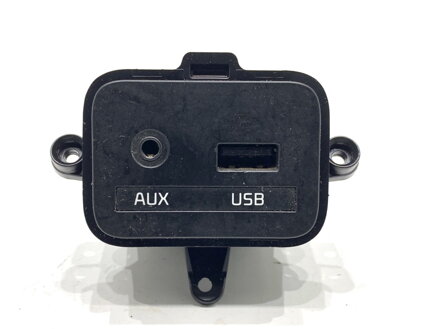 Zásuvka / uložení USB KIA Carens IV 2013 - 2022 96120-A4000