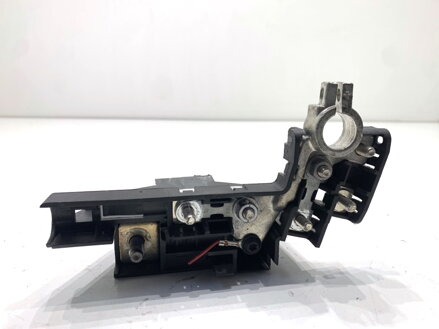 PÓL / svorka (BATERIE) plus Audi A5 (8T3) 2007 - 2017 4F0915519