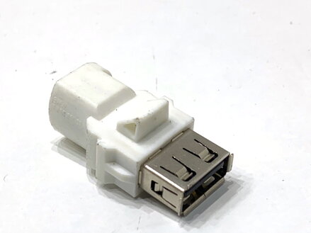 Zásuvka / uložení USB BMW 5 Touring (G31) 2017 - 2022 9390501