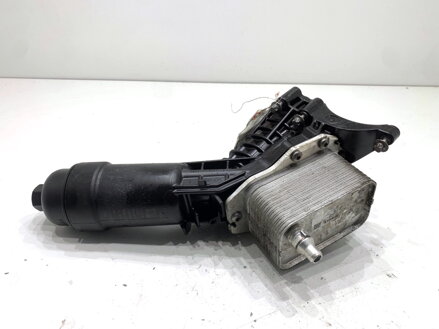 Základna filtru oleje S chladičem BMW 5 (G30, F90) 2016 - 2022 8580417