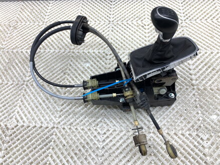 Řadicí páka volič převodovky Opel Astra J Sedan 2012 - 2022 55486394