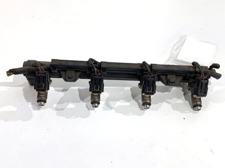 Vstřikovací rampa VW Golf V (1K1) 2003 - 2010 036971824A