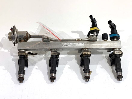 Vstřikovací rampa Opel Astra J Sports Tourer (P10) 2010 - 2015 55577580