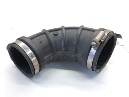 Vzduchové potrubí Opel Astra J Sports Tourer (P10) 2010 - 2015 13265785