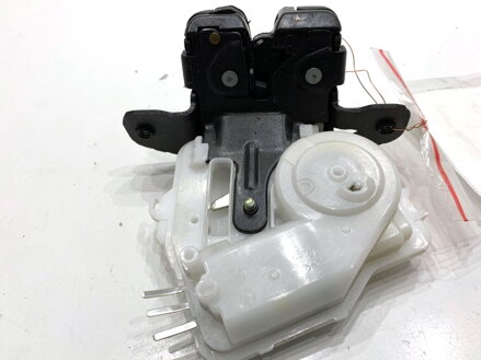 Zámek víka kufru zadní Toyota Yaris (_P13_) 2010 - 2022