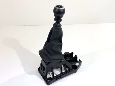 Řadicí páka volič převodovky Toyota Yaris (_P13_) 2010 - 2022 112102401