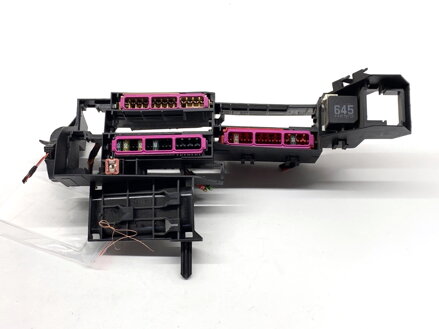 Pojistková skříňka Audi A4 Allroad B9 (8WH, 8WJ) 2016 - 2022 8W0971845AH