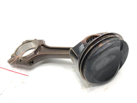 Píst S ojnicí VW Passat B7 Variant (365) 2010 - 2015 06LD