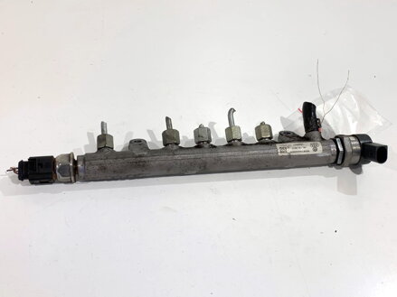 Vstřikovací rampa Audi A4 B8 (8K2) 2007 - 2015 03L130089A 0281006002