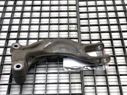 Rameno uchycení tlumiče pravé Audi A4 B9 (8W2, 8WC) 2015 - 2022 8W0413038