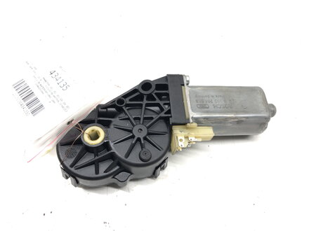 Motorek dotah víka kufru VW Phaeton (3D1, 3D2, 3D3, 3D4, 3D6, 3D7, 3D8, 3D9) 2002 - 2016 0390201966