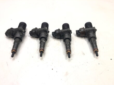 Vstřikovače VW Passat B6 (3C2) 2005 - 2010 0414720215 038130073AG