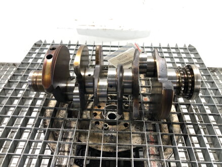 Hřídel klikový Audi A6 C6 (4F2) 2004 - 2011 06E101P
