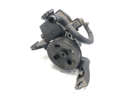 Servočerpadlo Mercedes-benz Class C (W203) 2000 - 2007 A0024668101