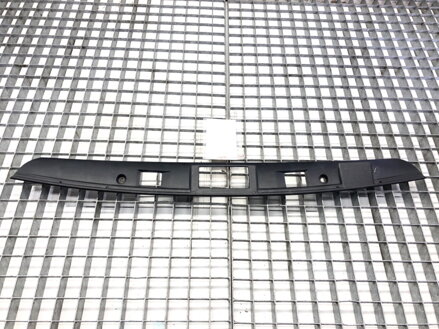 Lišta víka kufru zadní Mercedes-benz Class C (W204) 2007 - 2015 A2047401393