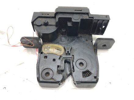 Zámek víka kufru zadní Nissan Qashqai / Qashqai + 2 I (J10, NJ10, JJ10E) 2006 - 2014