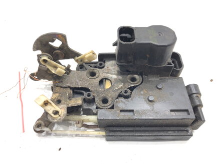 Zámek dveří levý přední Isuzu Rodeo 1997 - 2004