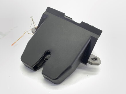 Zámek víka kufru zadní Volvo V40 Liftback (525, 526) 2012 - 2022 31335870