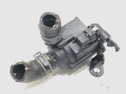 Přídavná vodní pumpa Audi A4 B8 (8K2) 2007 - 2015 04L965559