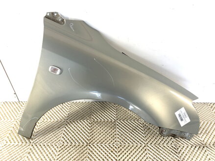 Blatník pravý přední Toyota Avensis Sedan (_T25_) 2003 - 2008